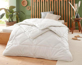Badenia Trendline Eco Quilt Camel Lightweight 155 X 220 Cm, alb, certificat Öko-Tex, produs în conformitate cu standardul de calitate german Plapumi si pilote Naty Shop 155 X 220 Pătură ușoară de vară