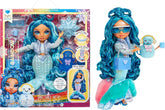 Rainbow High Winter Wonderland - Skyler (Blau) - 28 cm Modepuppe, mit Verstecktem Magischem Schnee, der Sich mit Wasser Aufbauscht, mit Schneemann-Set, Geeignet für Kinder von 4-12 Jahre und Sammler