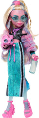 Păpușa Monster High Lagoona Blue în top scurt și fustă maxi sport cu peștele Neptuna și 7 accesorii, cum ar fi ochelari de soare cu scoici, gustare și geantă, JHK33