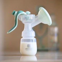 Laktator Kikkaboo ELSIE, ręczny z 2 trybami, regulacją siły ssania, miękką silikonową miseczką Akcesoria Żywność i karmienie piersią Bebe Naty Shop