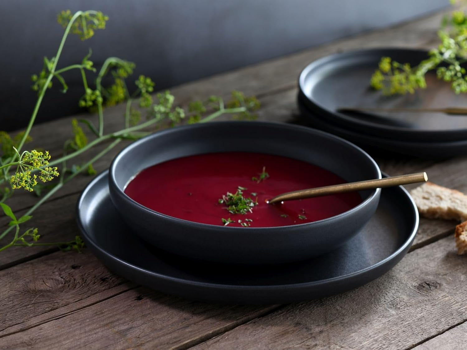 Creatable, 22979, Serie Uno BLACK, 12-Teiliges Geschirrset, Teller Set Aus Steinzeug, Spülmaschinen- Und Mikrowellengeeignet, Made in Portugal Seturi vesela masa Naty Shop