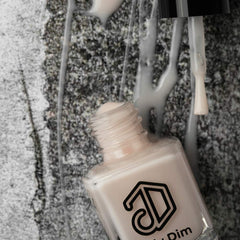 Jolly Dim marki Inglot Nail Polish Crepe 2. Lakier do paznokci z efektem połysku