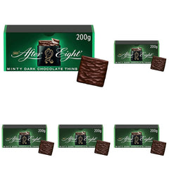 NESTLÉ AFTER EIGHT Cienkie kwadraty z ciemnej czekolady z nadzieniem miętowym dla koneserów Opakowanie 5 sztuk (1 x 200g)