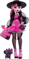 Lalka Monster High Draculaura ze swoim zwierzątkiem Count Fantastyczny kot-nietoperz i akcesoria, takie jak plecak, księga zaklęć, pudełko bento i inne, HRP64 Naty Shop Dolls Count Fabulous