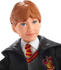 Mattel Harry Potter - Ron Weasley Sammlerpuppe (ca. 26 cm) mit Hogwarts-Uniform, Gryffindor-Robe und Zauberstab, Spielzeug ab 6 Jahren FYM52