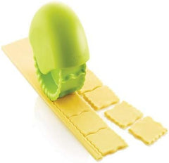 Silikomart | Roată de tăiat paste Snack'n'Roll, Rolă de aluat pentru paste și gustări, Verde, Dimensiuni 110 x 97 h78 mm, Fabricat în Italia