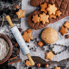 Relaxdays Nudelholz Marmor, Griffe aus Holz, Teigroller zum Kochen & Backen, mit Ablage, 48 cm, schwere Backrolle, biały