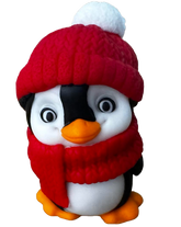 Decoratiune comestibila din pasta de zahar, Pinguin cu fular si caciula rosie Decoratiuni din Pasta de Zahar Naty Shop