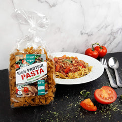 Best Body Nutrition Pasta proteinowa 6 x 200 g - Fit4Day High Protein Tagliatelle - 61% białka, niskowęglowodanowe, wegańskie i bez laktozy, bez soi - wysokiej jakości białko grochu - dla diet niskowęglowodanowych