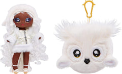 Nie dotyczy! Nie dotyczy! Nie dotyczy! Seria SurpriseCozy – Evie VON HOO – Schneeule Modepuppe aus softe Plüsch mit weissen Haaren, Mütze, Outfit und Flauschiger Anhäntagetasche – Tolles Geschenk für Kinder ab 5 Jahren 119357EUC