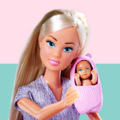 Simba Steffi Love Welcome Baby 29 cm – Schwangere Steffi mit Kind, 12-teiliges Zubehör-Set für Rollenspiele, Modepuppe mit Baby-Puppe 4 cm, Spielzeug für Kinder ab 3 Jahre