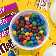 Duże opakowanie czekoladowych M&M's, chrupiąca czekoladowa soczewica z kolorową polewą cukrową, Party Mix, 1 x 800g, cukierki z motywem futbolu amerykańskiego
