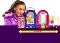 Barbie Extra Minis, Păpușă Extra Mini și Set de Joacă Boutique, Dulap cu Dulapuri, Rafturi, Oglinzi, Platformă 360, Păpușă Extra Mini cu Accesorii de Păr Roz, HHN15