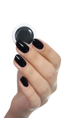 Oja UV alessandro Striplac Midnight Black – Delicată și de lungă durată – Îndepărtare ușoară datorită tehnologiei de îndepărtare peel-off – Vegană și cruelty-free – 8 ml