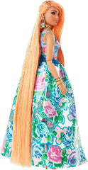 Barbie Extra Fancy, Curvy Păr lung blond cu căpșuni, costum din două piese, pisică albastră, geantă roz, ochelari de soare cu ananas, inclusiv păpușă, potrivit ca cadou, Hhn14 Papusi Naty Shop