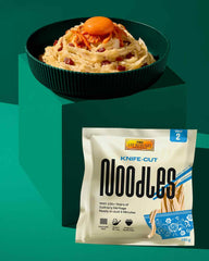 LEE KUM KEE Knife Cut Noodles - azjatycki makaron cięty nożem o pikantnej, twardej konsystencji, idealny do dań z woka i zup, półwytrawny, dwie porcje w opakowaniu, opakowanie zbiorcze 6 x 180 g