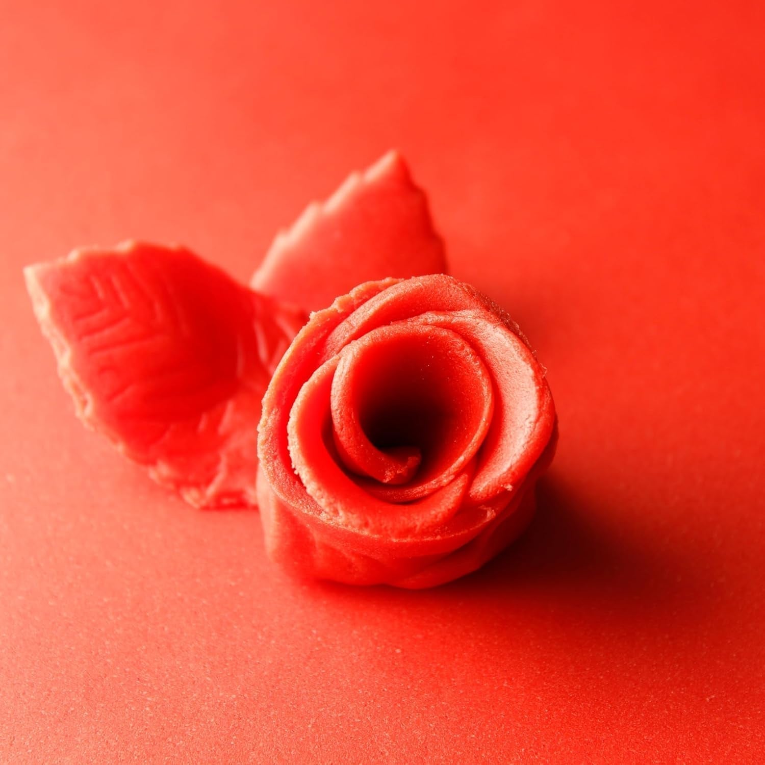 Günthart BackDecor 250 g fondant roșu, fără ulei de palmier, rezistent la rupere pentru acoperirea prăjiturilor și produselor de patiserie, potrivit pentru modelare, pachet de 2 (1 x 250 g) Pasta de zahar Naty Shop