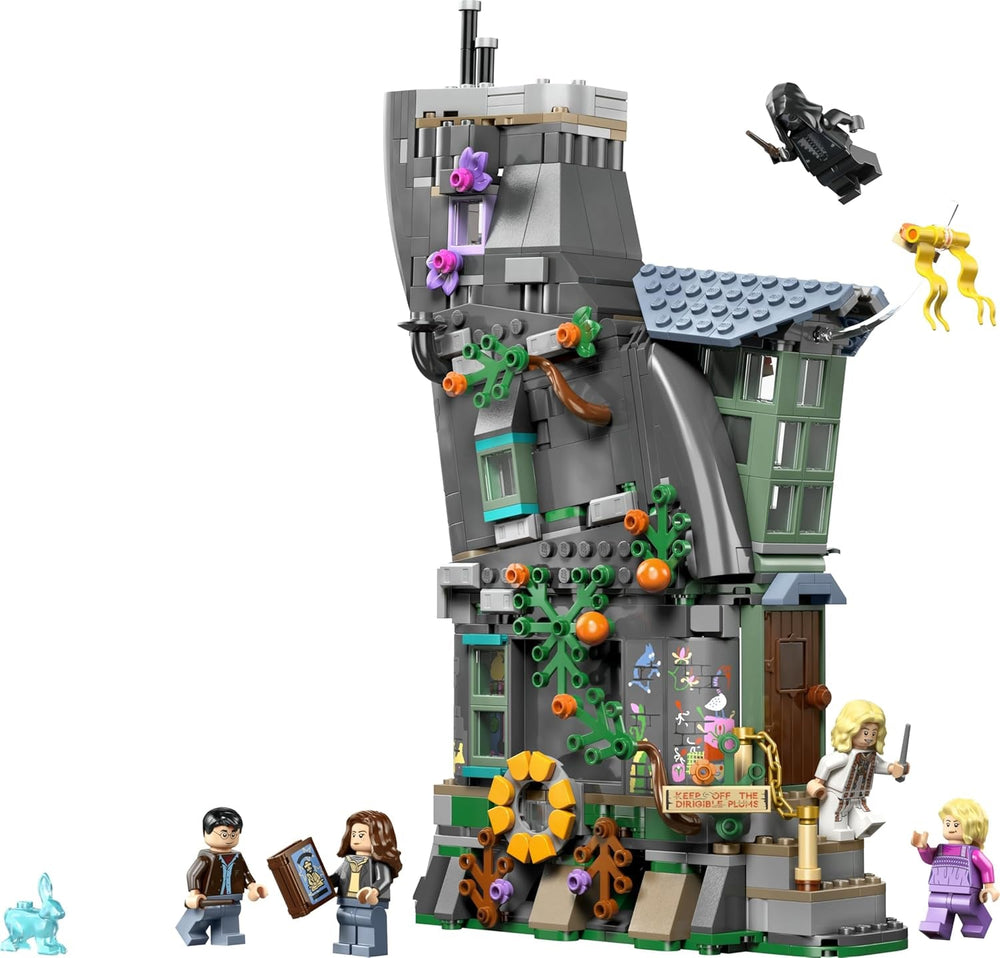 LEGO Harry Potter Luna Lovegoods Haus - Modellbau mit Leuchtstein und 5 Minifiguren - Baukasten DIY Deko fürs Schlafzimmer - Kreatives Geschenk für Mädchen, Jungen und Fans ab 10 Jahren - 76467