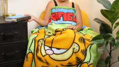 Koc wiszący Silver Buffalo Garfield, polar, 114,3 X 152,4 cm Srebrne łóżka i koce Buffalo