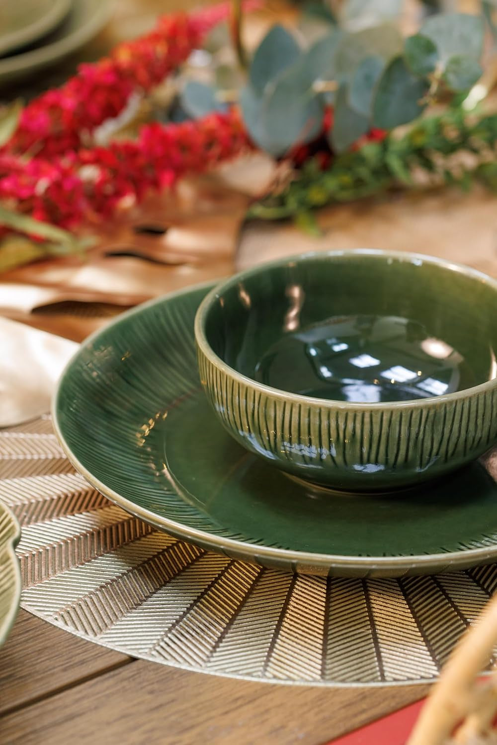 Set de veselă Mikasa Jardin cu 12 piese, set de veselă din gresie pentru 4 persoane cu farfurii, farfurii laterale și boluri, verde - cutie cadou și lavabilă în mașina de spălat vase