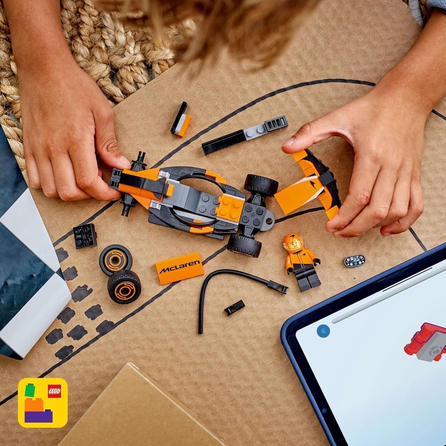 LEGO City Wyścigówka F1 z samochodem wyścigowym Mclaren — model zabawkowy Formuły 1 z samochodem wyścigowym i minifigurką — mały prezent dla chłopców i dziewcząt od 6 lat lub fanów sportów motorowych 60442 Zestawy do budowania Besuche den LEGO-Store