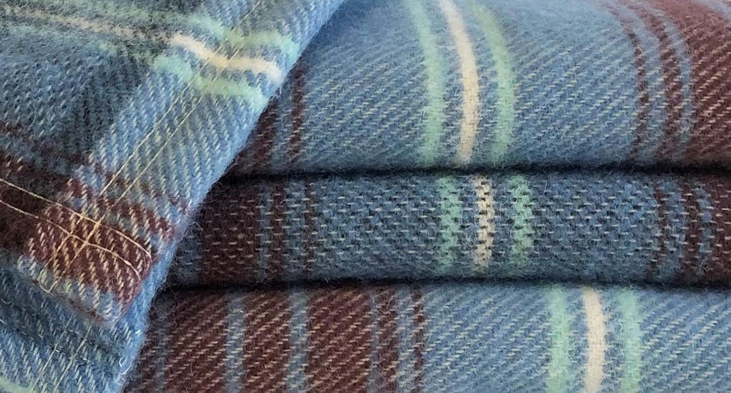 Kocyk Poyet Motte wełna bakłażan 220 x 240 cm Kołdry i kołdry Naty Shop