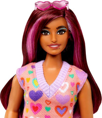 Barbie Fashionistas # 207 - Puppe mit Pulloverkleid, pinkfarbene Strähnen, Herzaufdruck, Sonnenbrille, Plateau-Schuhe, für Kinder ab 3 Jahren, HJT04