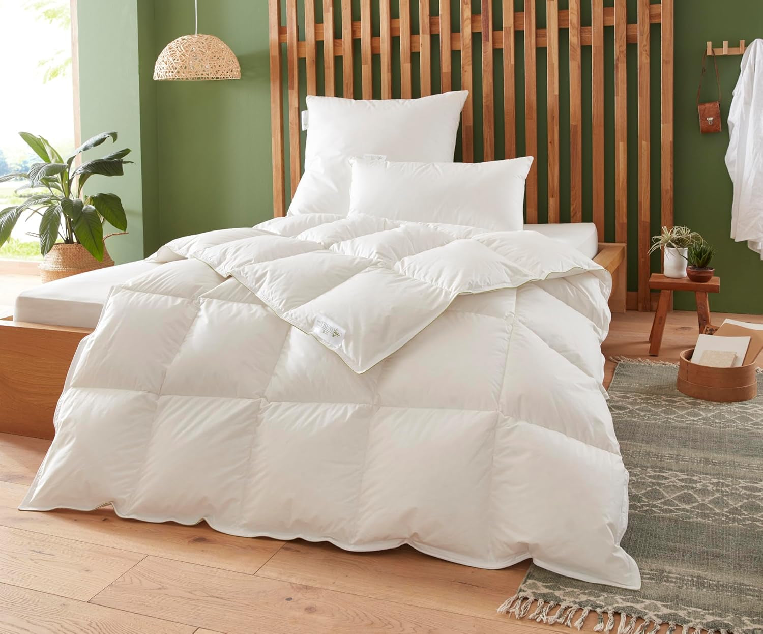 Badenia Trendline Ciepła kołdra Eco, 90% puchu i 10% pierza, klasa I, 135 X 200 cm, biała, z certyfikatem Oeko-Tex, wyprodukowana zgodnie z niemieckimi standardami jakości. Kołdry i kołdry Naty Shop 135 X 200 Cm Średnia kołdra na każdą porę roku