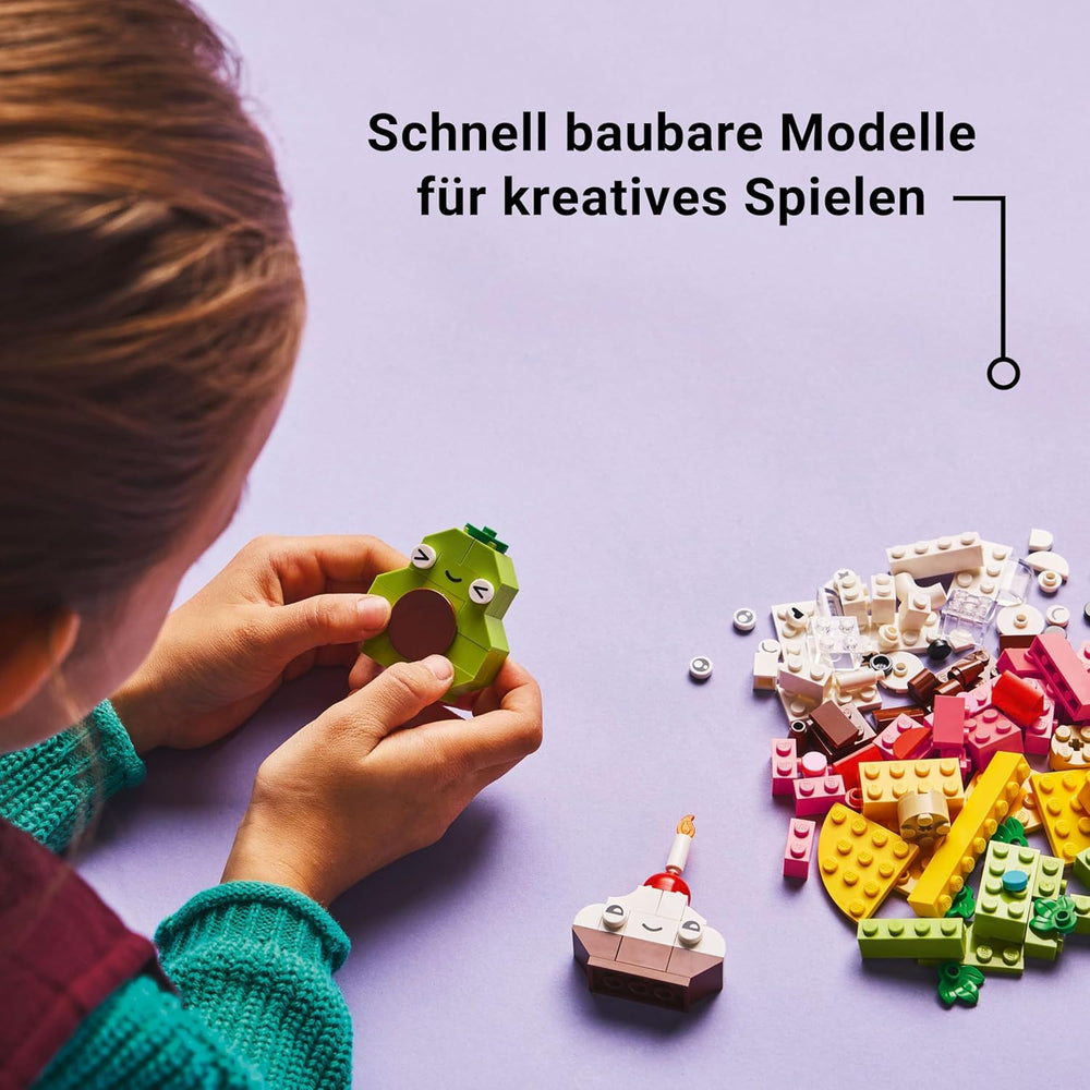 LEGO Classic Creative Snack Bauspaß, Spielzeug mit Essen für fantasievolle Rolenspiele, Bauset für Jungen und Mädchen ab 4 Jahren, Cupcake, Avocado, EIS am Stiel und Taco 11039
