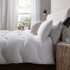 Kołdra Allergy Defense o grubości 4,5 Tog, wykonana z materiałów pochodzących z recyklingu, antyalergiczna i hipoalergiczna, łóżko typu Super King Size. Kołdry i kołdry Naty Shop