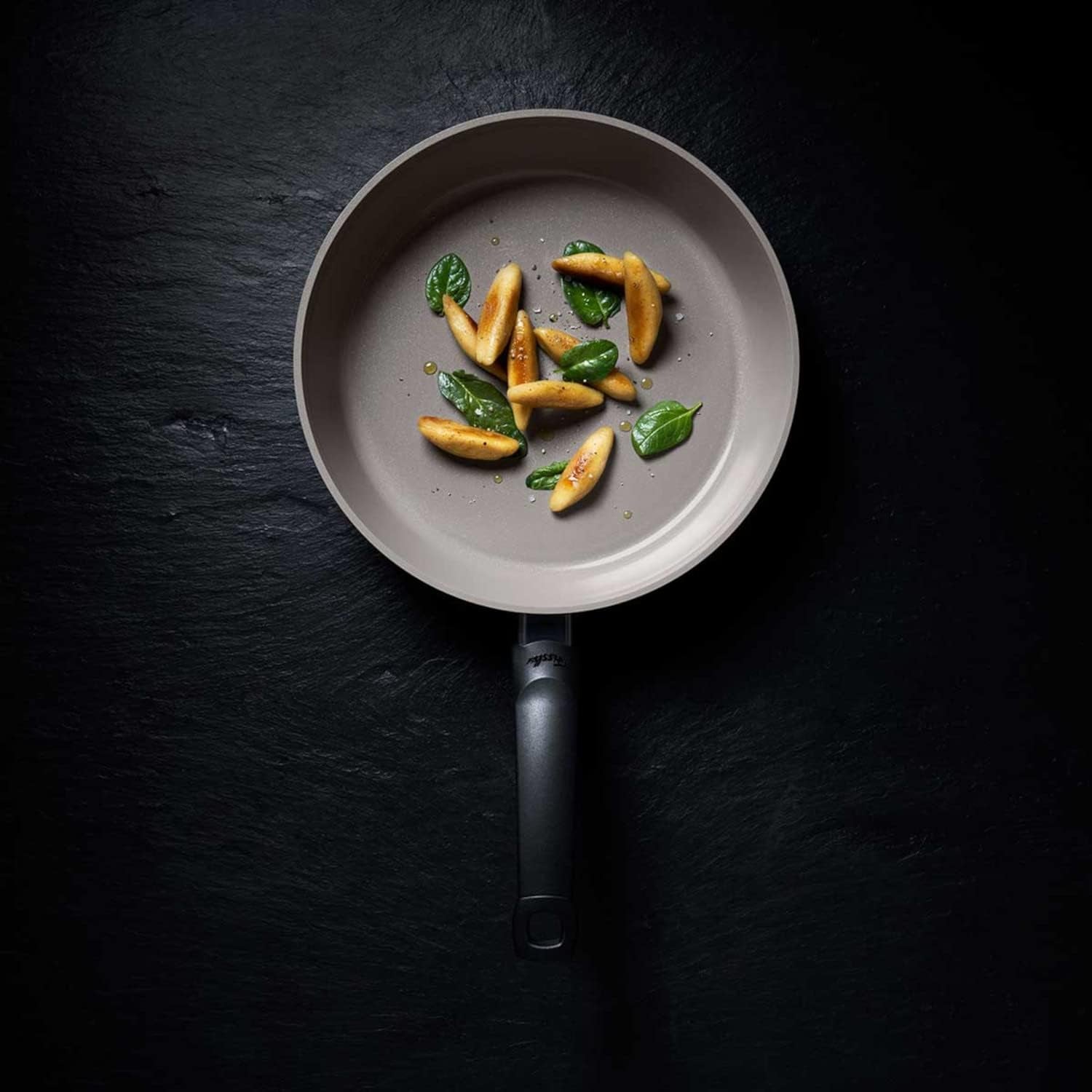 Fissler Ceratal Comfort, patelnia ceramiczna z powłoką nieprzywierającą - garnki i patelnie indukcyjne Naty Shop