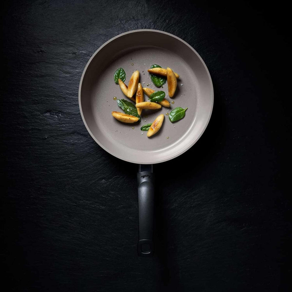 Fissler Ceratal Comfort, patelnia ceramiczna z powłoką nieprzywierającą - garnki i patelnie indukcyjne Naty Shop