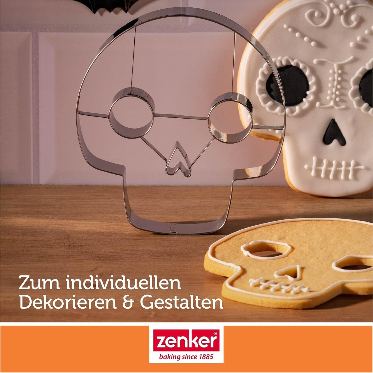 Formă de biscuiți ZENKER XXL cu craniu, argintie