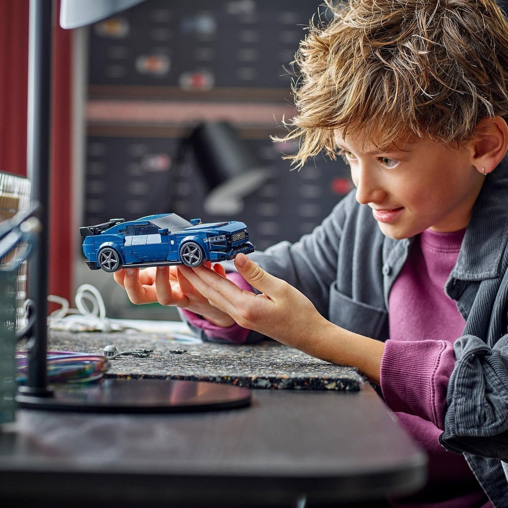 LEGO Speed Champions Ford Mustang Dark Horse Minifigurki samochodów sportowych Zabawka samochodowa dla dzieci do budowania, zabawy i wystawiania, prezent dla chłopców, dziewcząt i fanów samochodów w wieku 9 lat 76920 Zestawy do budowania Besuche den LEGO-Store