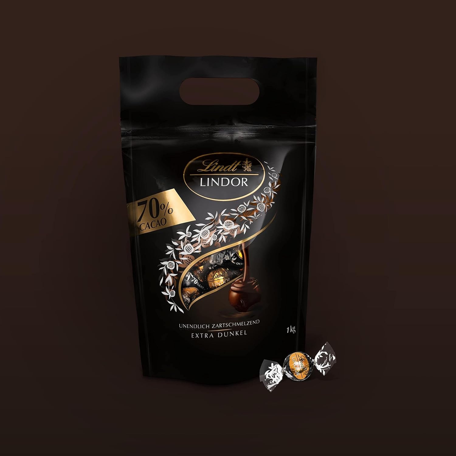 Lindt LINDOR Kulki z bardzo ciemnej czekolady i LINDOR Truskawkowe kulki czekoladowe | 1 kg zamykana torebka | ok. 80 kulek z białej czekolady z kremem truskawkowym