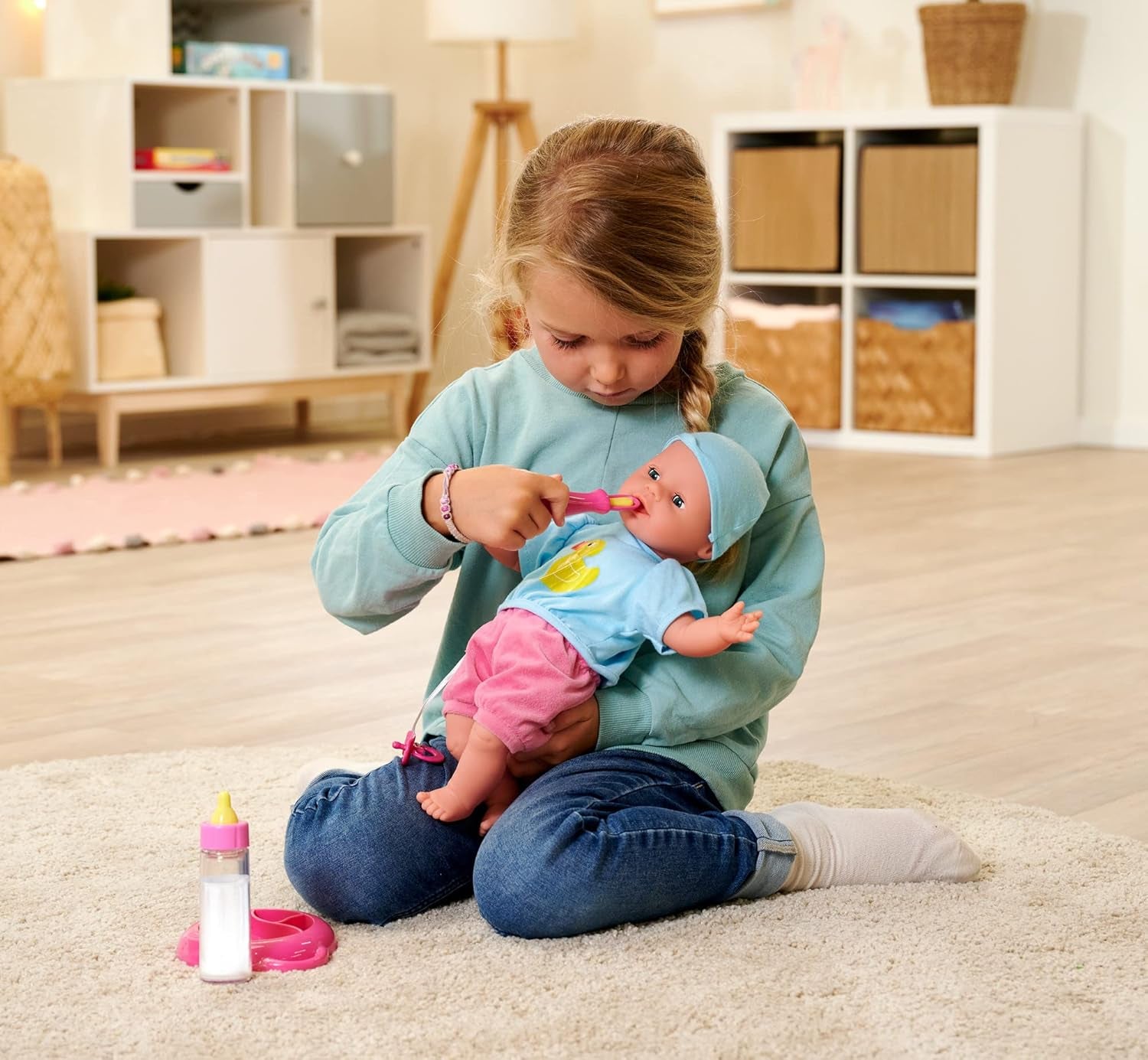 Simba 105010964 - Laura Hungry, păpușă moale cu suzetă, linguriță magică, biberon și farfurie care dispar, 38 cm, păpușă bebeluș pentru copii de la 2 ani