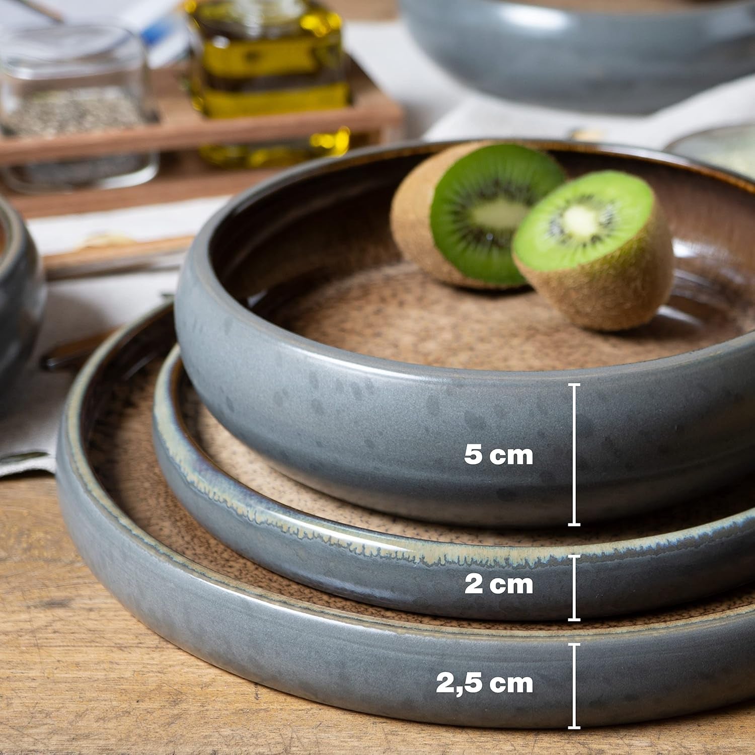 Set de veselă Moritz & Moritz SOLID din gresie, format din 18 piese, pentru 6 persoane - set de veselă pentru 6 persoane, format din 6 farfurii de cină, 6 farfurii de desert și 6 farfurii de sumă