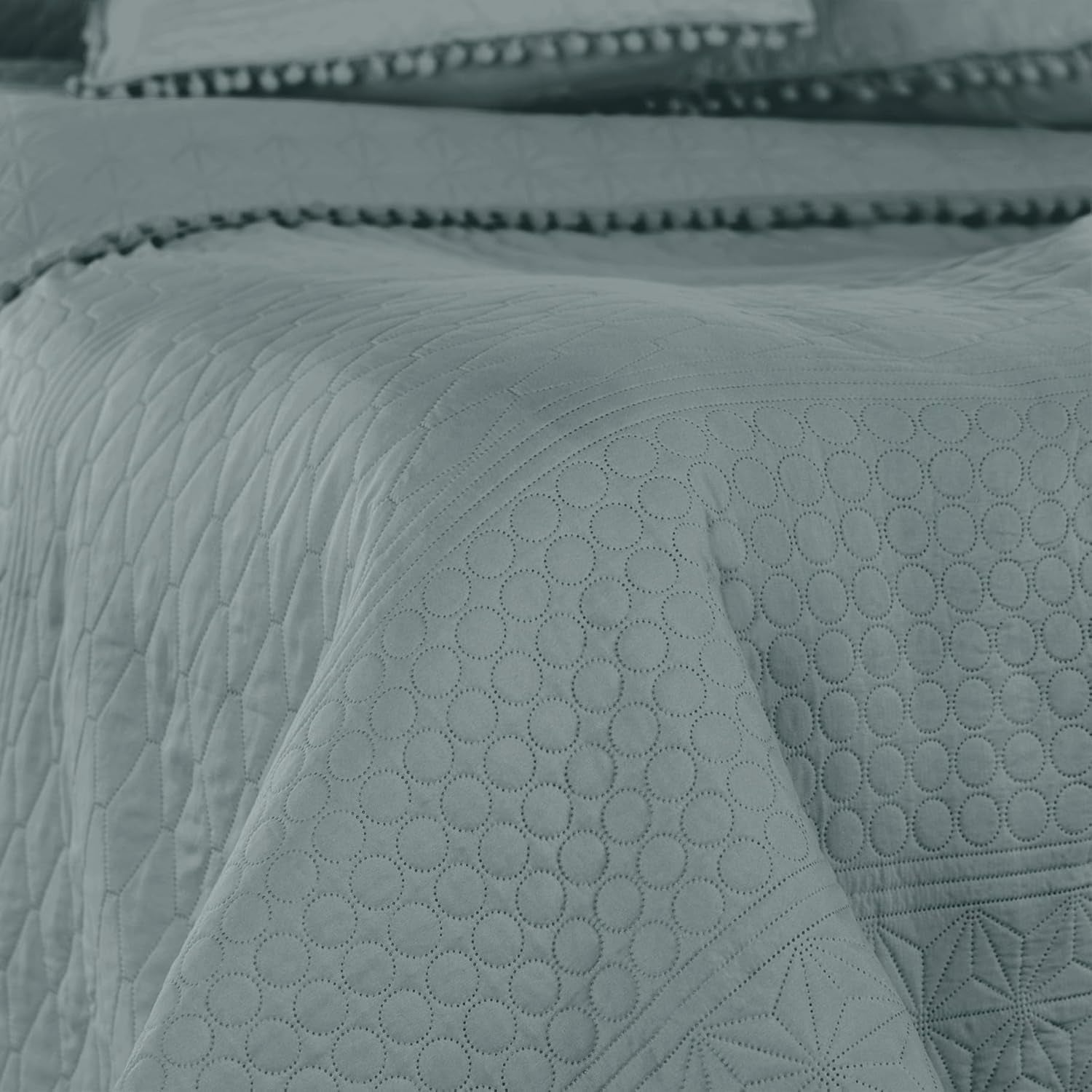Ameliahome Narzuta z pomponami 220X240 cm Dwustronna narzuta Pikowanie ultradźwiękowe Poliester Meadore Grey Łóżka i koce Besuche den AmeliaHome-Store