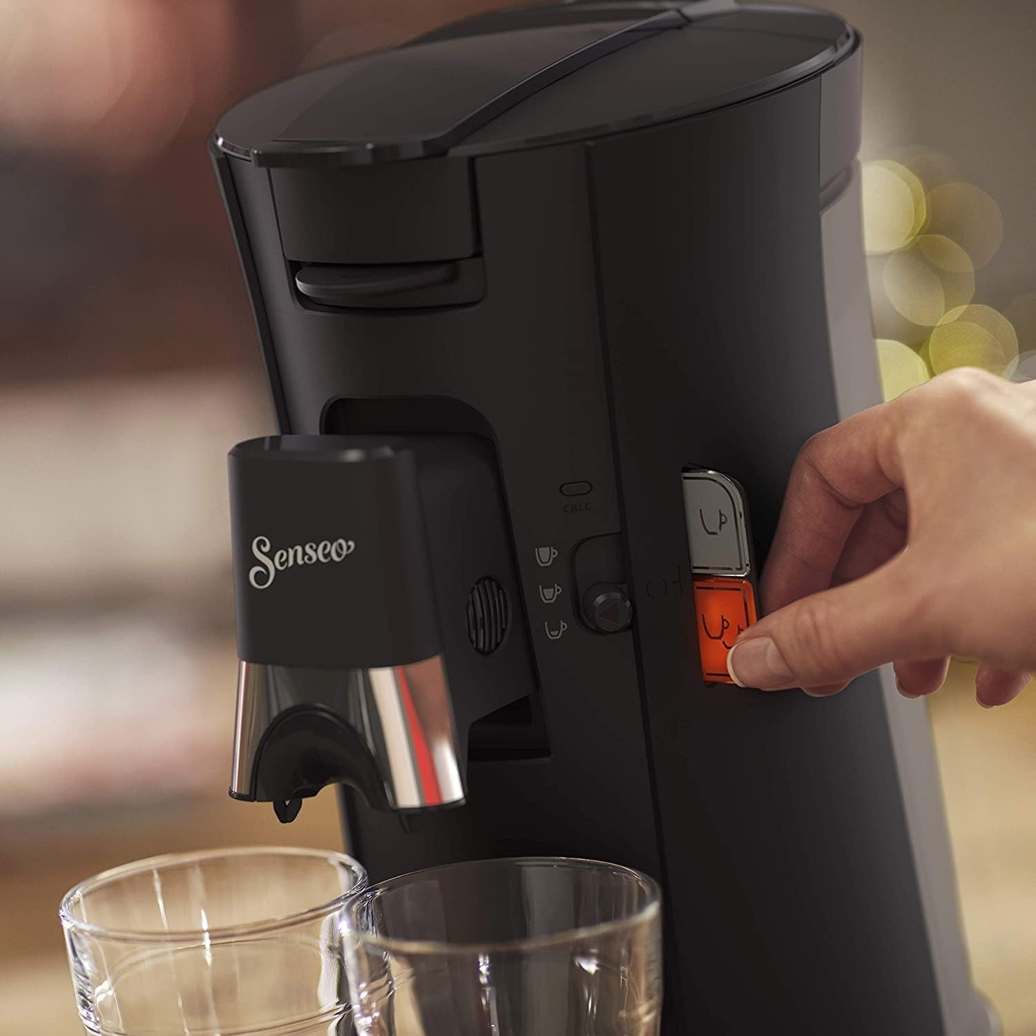 Espressor cu capsule PHILIPS Senseo Select cu selectare a intensității cafelei și funcție de memorare, fabricat din plastic reciclat, culoare: negru (CSA240/60)