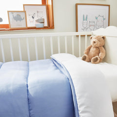 Pikolin Home - Dwustronna kołderka 300 G - Dwukolorowe wypełnienie nordyckie - Do łóżeczka 60 - Wypełniona pierzem, ciepła, oddychająca, niebiesko-biała, 100 x 120 cm Kołdry i kołdry Naty Shop