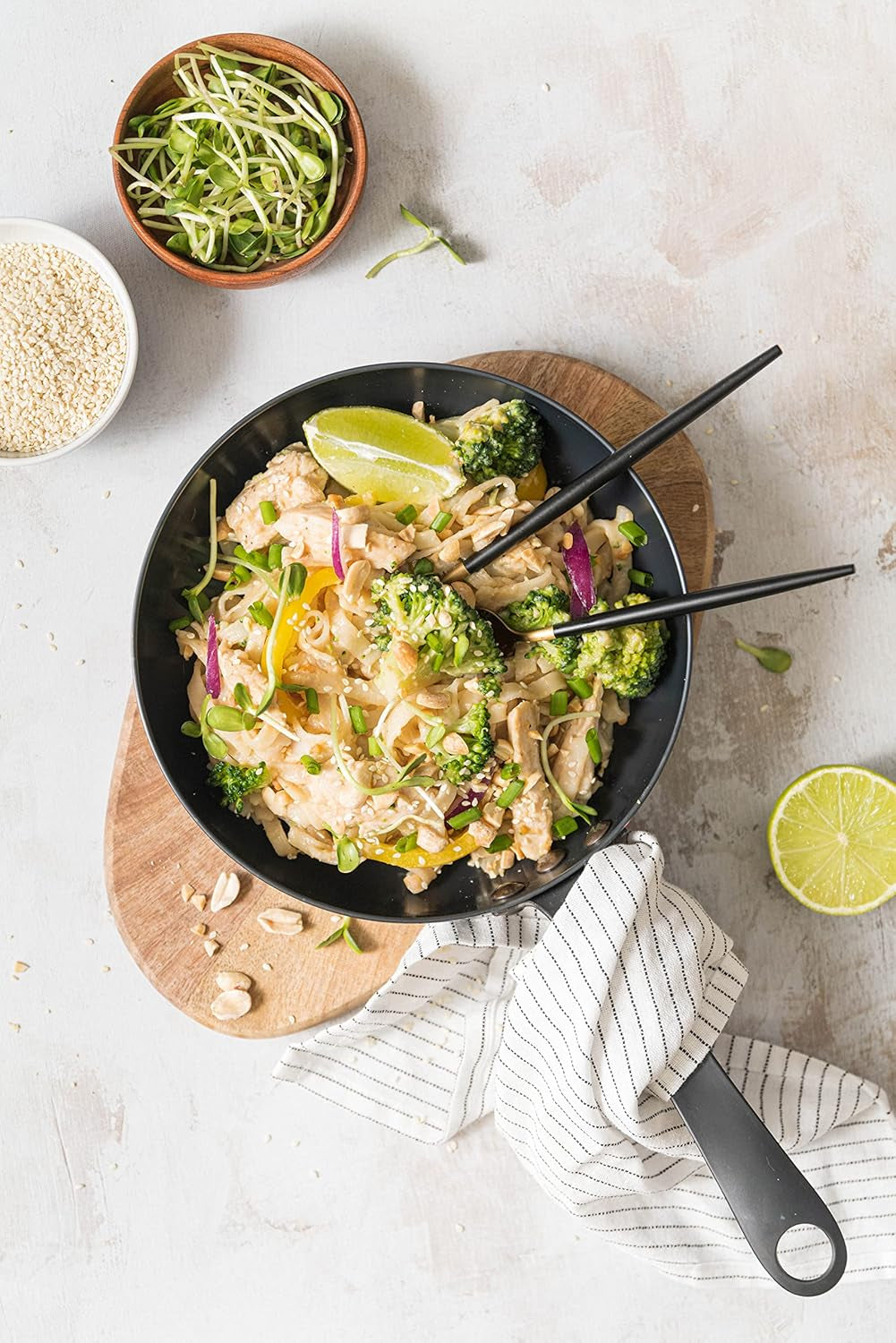 Fettuccine Konjac Noodles Bio Shirataki Diet-Food - 300g, niskowęglowodanowy, bez cukru, keto, wegański, niskokaloryczny, bezglutenowy i bez jajek, wyprodukowany z mąki Konjac