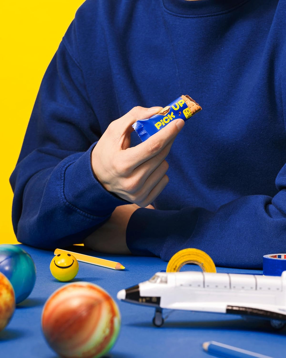 ULEC POPRAWIE! minis Original + Choco&Milk (1 x 1,06 kg), mini batoniki z tabliczką chrupiącej mlecznej czekolady umieszczoną pomiędzy dwoma ciasteczkami, opakowania po 100 porcji