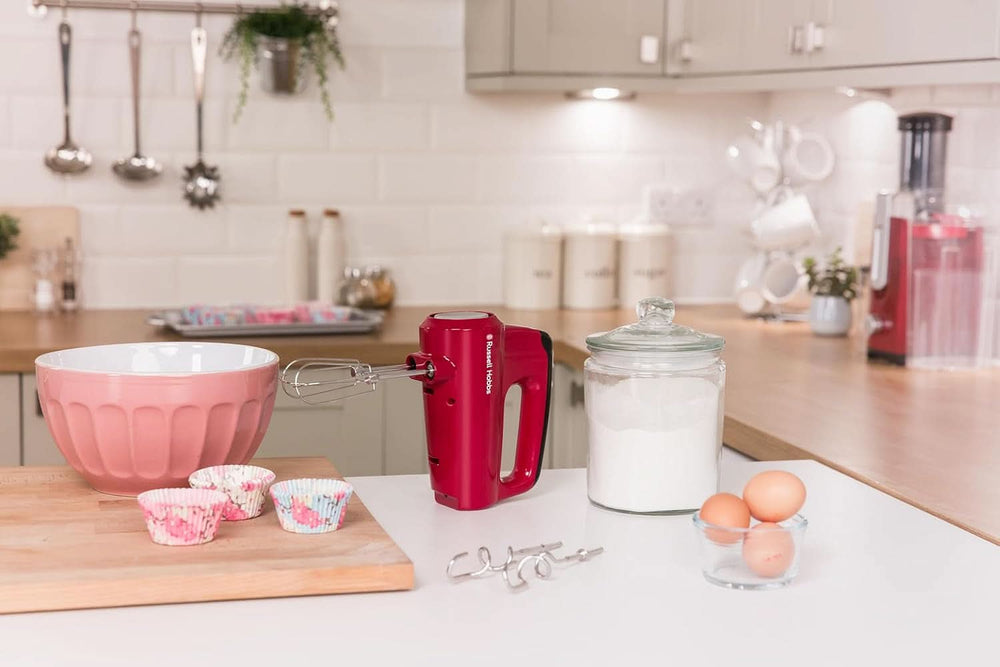 Mikser ręczny Russell Hobbs [Handrührgerät] Desire Rot (5 Geschwindigkeitsstufen+Turbofunktion, 2 Spülmaschinengeeignete Rührbesen & Knethaken, Auswurftaste, Aufrechte Parkposition) Handrührer 24670-56 Kitchen Naty Shop