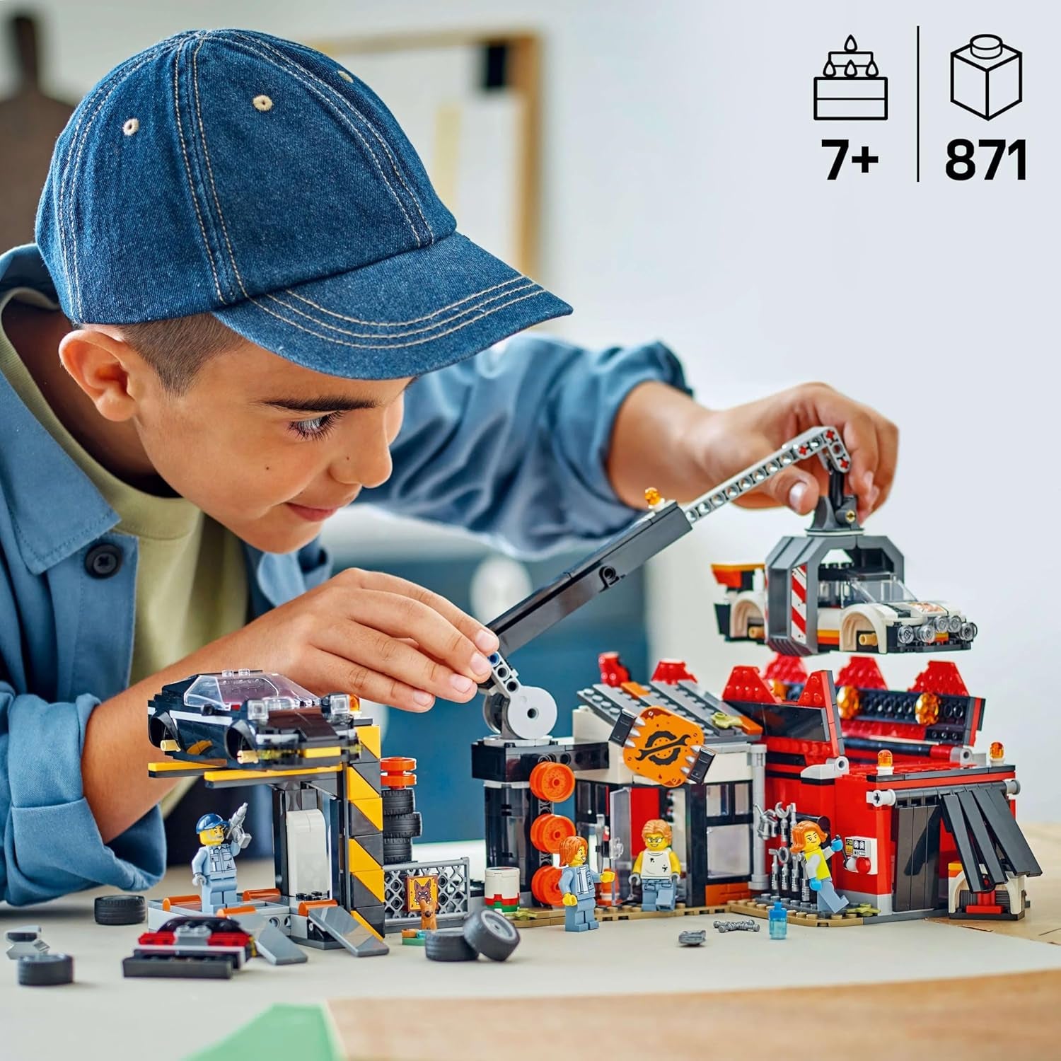 LEGO City złomowisko z samochodami — zabawka z prasą do złomu i dźwigiem, 2 samochodziki, 4 działające minifigurki i budynek biurowy — prezenty urodzinowe dla chłopców i dziewcząt od 8 lat 60472 Zestawy do budowania Besuche den LEGO-Store