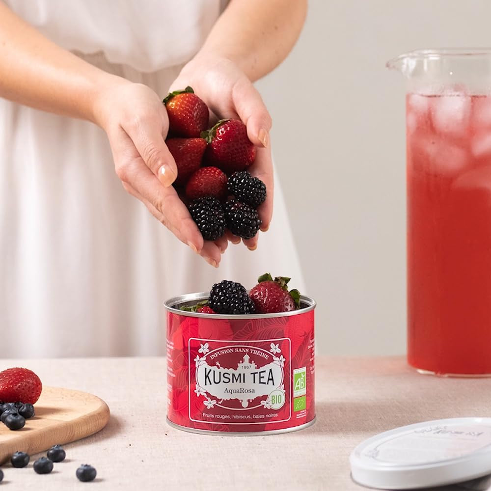 Kusmi Tea - Aquarosa - Ceai de fructe organic cu hibiscus, fructe negre și fructe roșii - Ceai de hibiscus fără cofeină - Cald sau rece - Ceai vrac - Cutie metalică de 100 g - Cantitate pentru aproximativ 50 de cești
