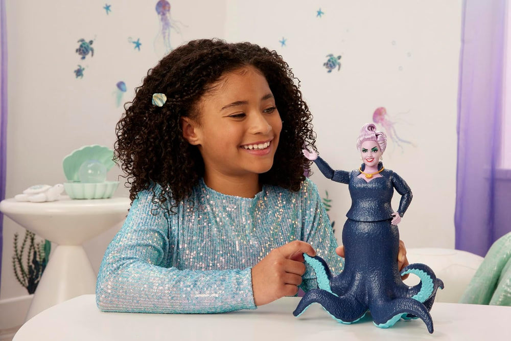 Mattel DISNEY Ariel, Syrenka - Urszula z mackami, odpinanym naszyjnikiem i lawendową fryzurą zapewniającą niekończącą się zabawę fryzjerską, odpowiednia dla dzieci w wieku od 3 lat, HLX12 Naty Shop Dolls