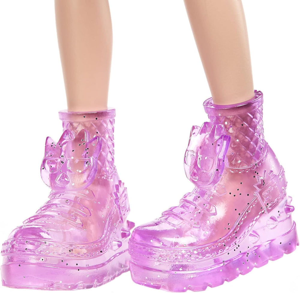 Mattel Hello Kitty GWW98 - Sanrio Badtz-Maru Figur und Jazzlyn Puppe (ok. 25,4 cm) z klejem i akcesoriami, langem lila Haar i modnym strojem, tolles Geschenk für Kinder ab 3 Jahren