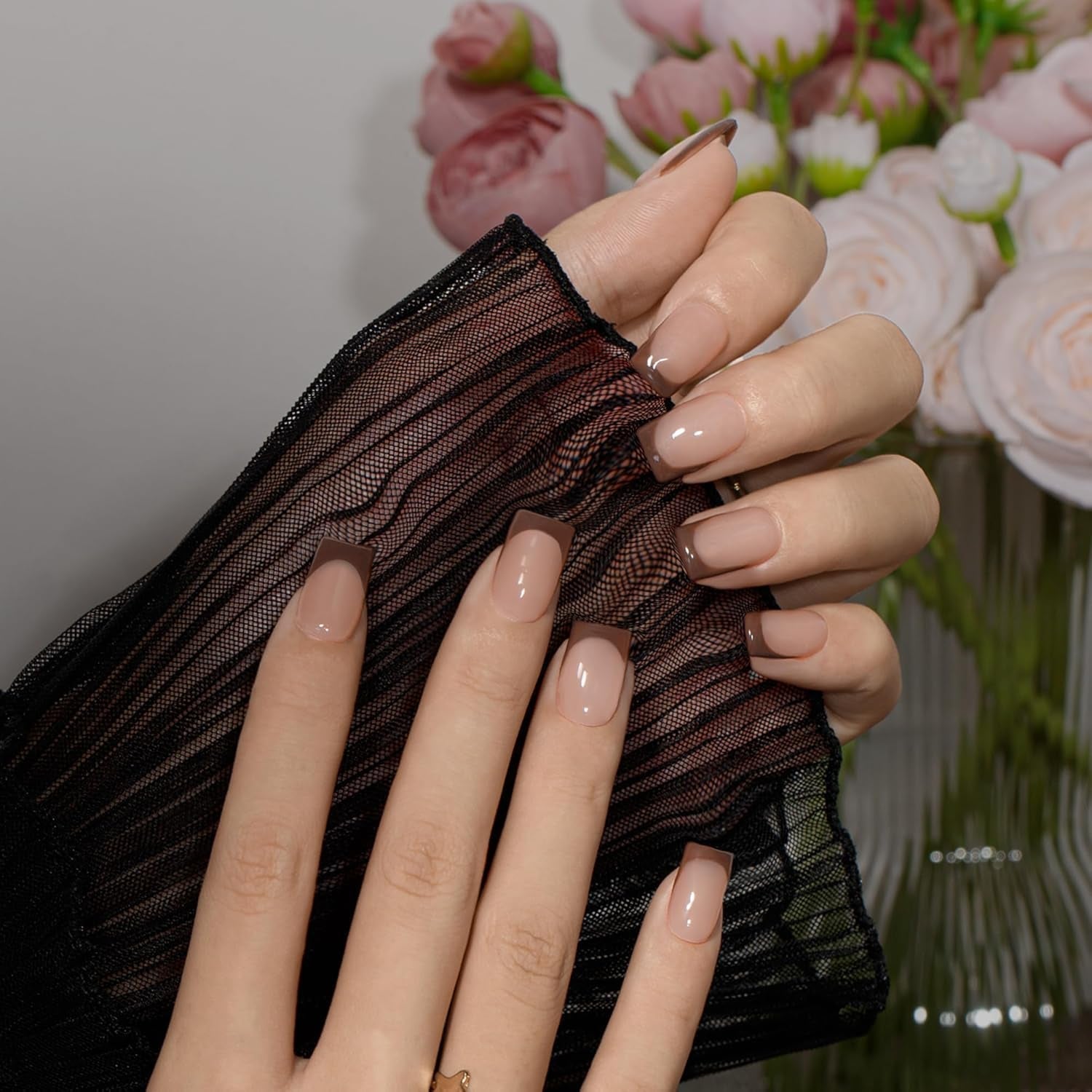 Unghii false cu vârf francez scurt – 30 de bucăți de unghii negre pentru a le lipi pe unghii scurte pătrate, unghii false cu vârf francez cu lipici, set unghii artificiale pătrate pentru femei