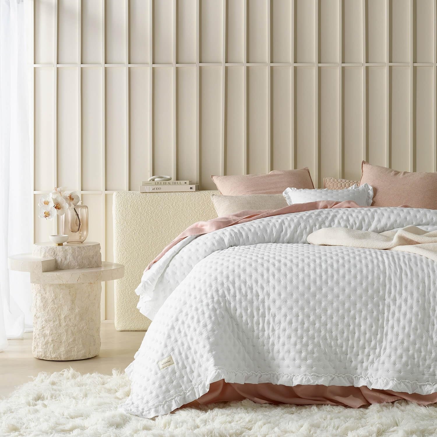 Molly Elegancka narzuta na łóżko w kolorze białym 220 x 240 cm Wszechstronna narzuta na łóżko lub narzutę na sofę Narzuta na łóżko i sofę Styl koca Idealny jako narzuta na łóżko Łóżka i koce Besuche den ROOM99-Store