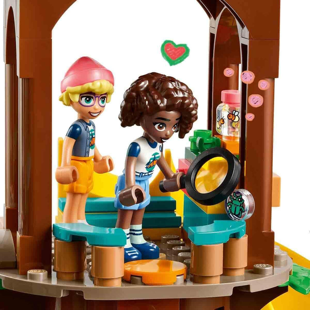 LEGO Friends Domek na drzewie na obozie przygód, zestaw dla dziewcząt i chłopców w wieku 8 lat z 5 figurkami i 5 zwierzętami, pomysł na prezent w postaci kreatywnych gier, zabawki sportowe, domek dla lalek 42631 Zestawy do budowania Kup w sklepie LEGO